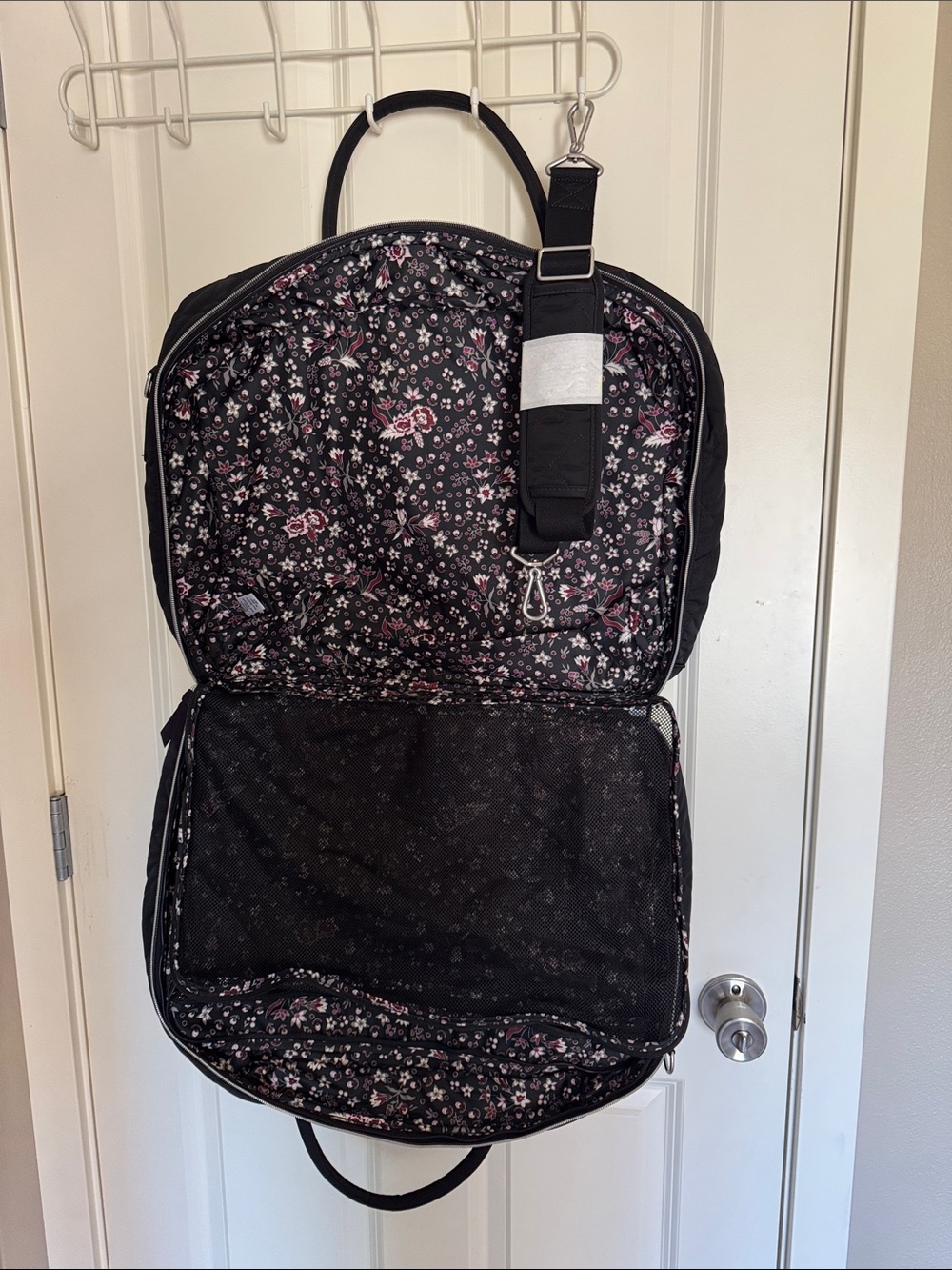 NWTs Vera Bradley Iconic Lay Flat Weekender - Picture 3 of 3